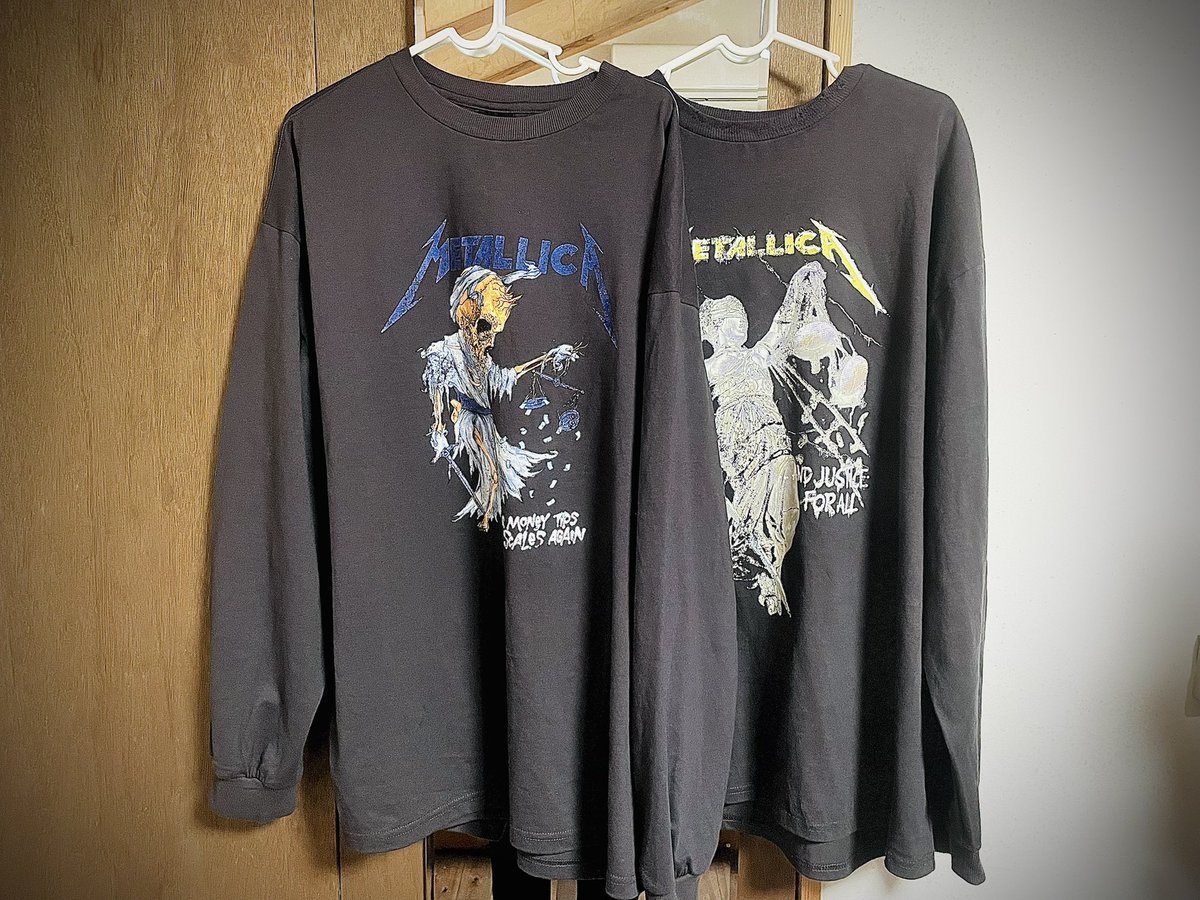 yoshio_potato's tweet photo. Availでこれ売れてるの知って速攻買いに行ったら4Lサイズあって泣いたそして今拷問中 https://t.co/AmR2bfBIpr