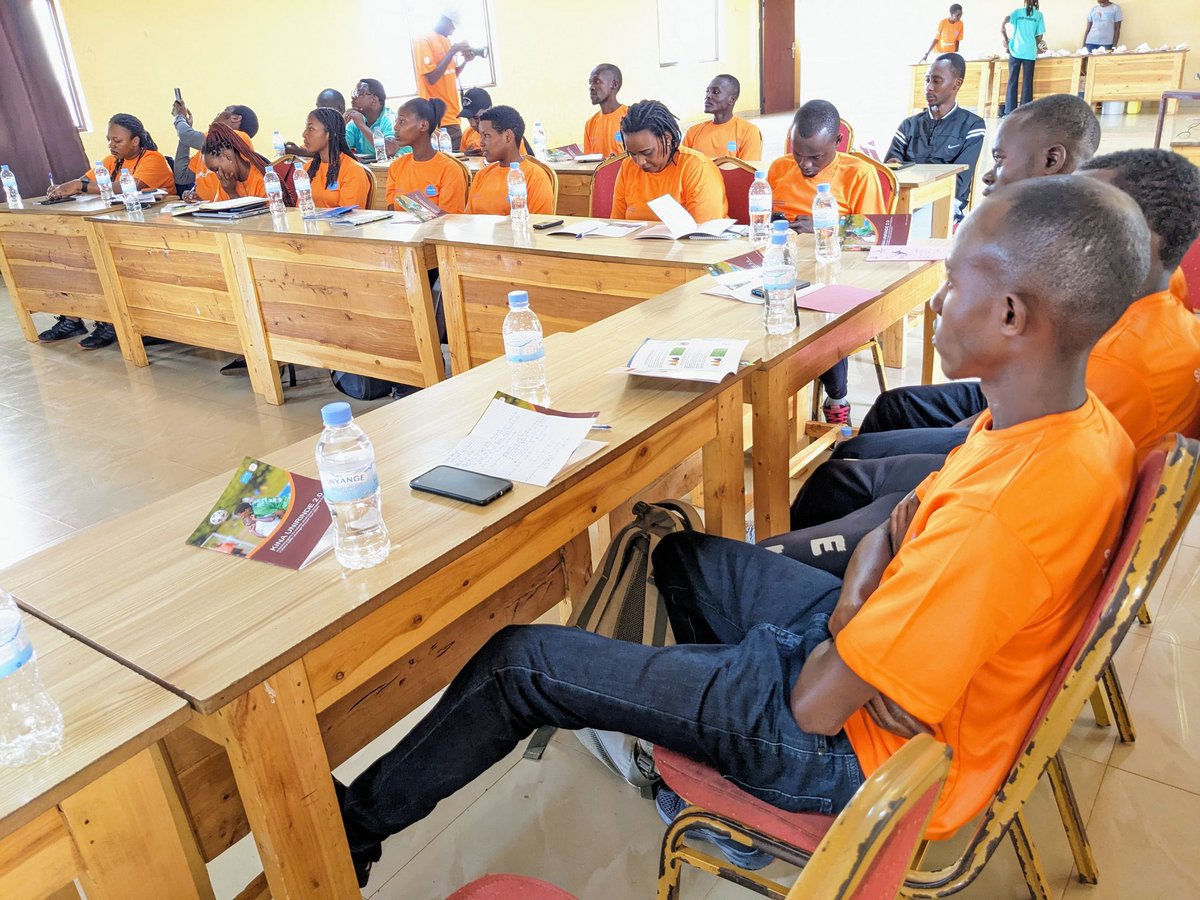 Kubufatanye na <a href="/UmuriFoundation/">UMURI FOUNDATION</a> mu kuzamura #Impano z'#Urubyiruko muri <a href="/GisagaraDistr/">Gisagara District</a> muri  <a href="/GISAGARAYEGO/">YEGO CENTRE GISAGARA</a> harigutangirwa amahugurwa ku batoza b'ama ekipe y'abakiri bato mu mupira w'Amaguru. <a href="/Rwanda_Sports/">Ministry of Sports | Rwanda</a> <a href="/RwandaSouth/">Southern Province | Rwanda</a> <a href="/RwandaYouthArts/">Ministry of Youth and Arts | Rwanda</a> <a href="/RwandaYouth/">Rwanda Youth Council</a> <a href="/JRutaburingoga/">Jerome Rutaburingoga</a> <a href="/GisagaraVBC/">Gisagara Volleyball Club</a>