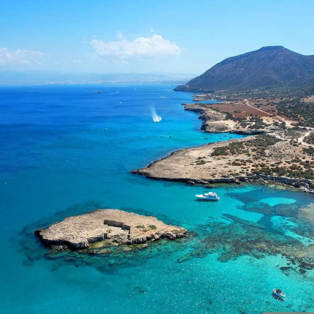 Bookcyprus's tweet photo. Exploring #Cyprus by boat offers unparalleled access to hidden beaches, caves, and pristine waters. These destinations promise unforgettable experiences.๐ท
#bookcyprus #akamas #cavogreco #ayianapacaves #stgeorgeisland #paphos #ayianapa #latchi #boatrips #paphosharbour #travel https://t.co/PiNc20NewW