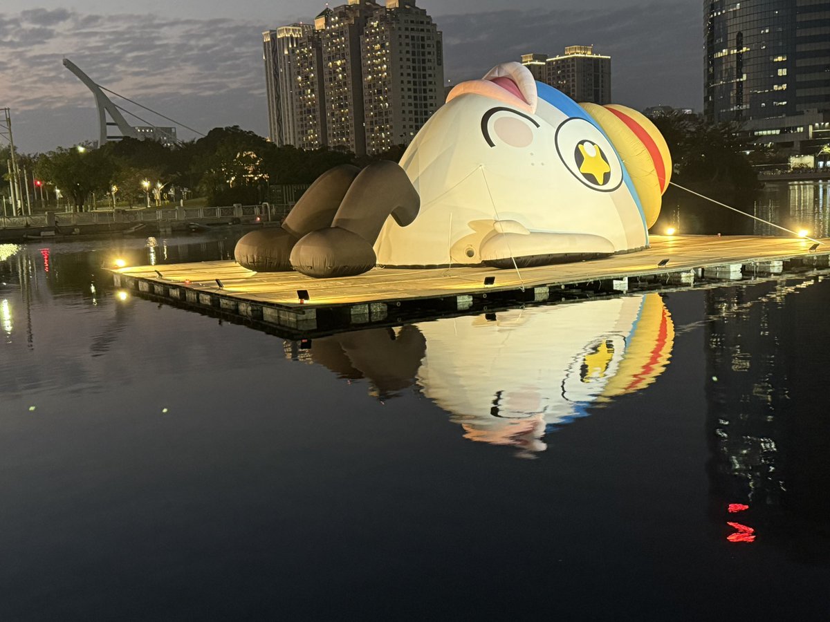 SallyEvolution's tweet photo. 新機測試，
小時候被魚骨ㄍㄟˊ到之後就不吃魚頭了😓

水鳥的腳也拍得太清楚了吧⋯⋯
#魚頭君 https://t.co/zusjgDloGj