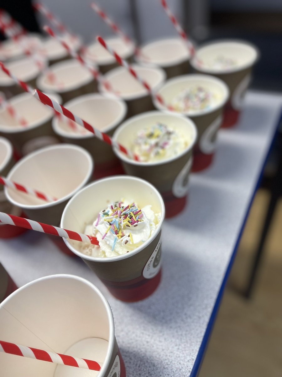 HoweHolroyd's tweet image. It’s cold outside so hot chocolate bar in our tuck &amp;amp; cafe for the students. Very popular and delicious ☕️
@Milen42931651 @melrahaman @MaryMar89923871 @JohnLyonHarrow