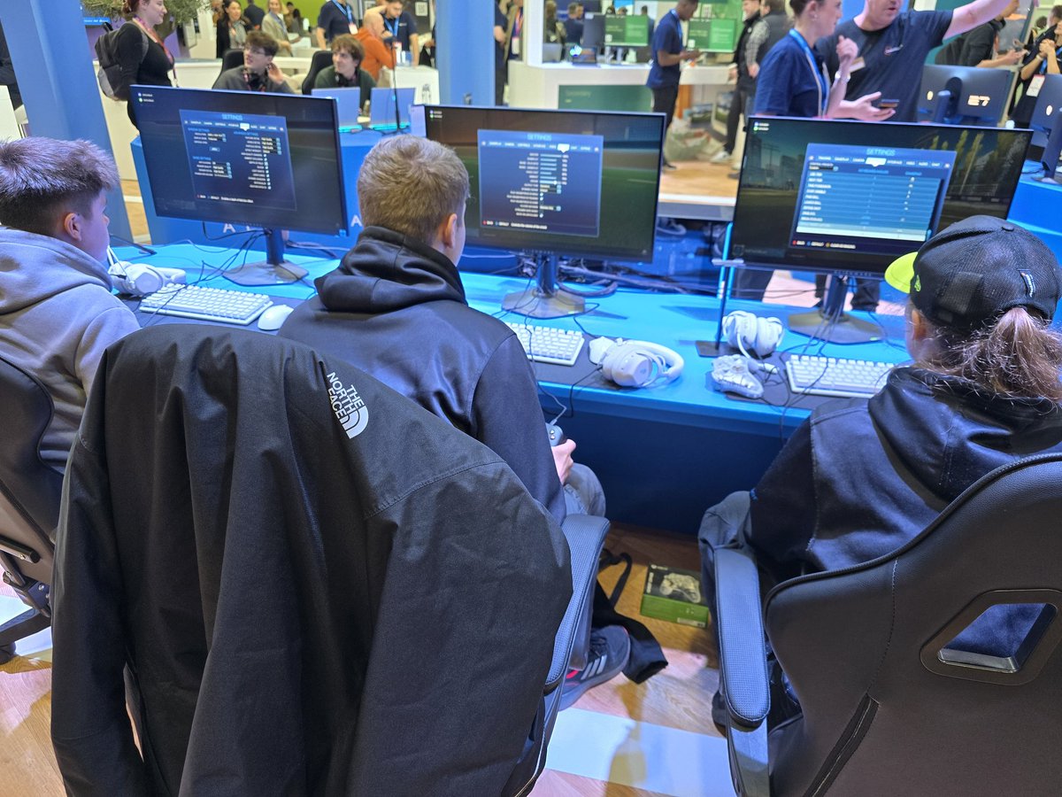 Here at <a href="/Bett_show/">Bett Global</a> with our RL, setting up for the first game at the <a href="/Dell/">Dell</a> stand! Come say hi 😊