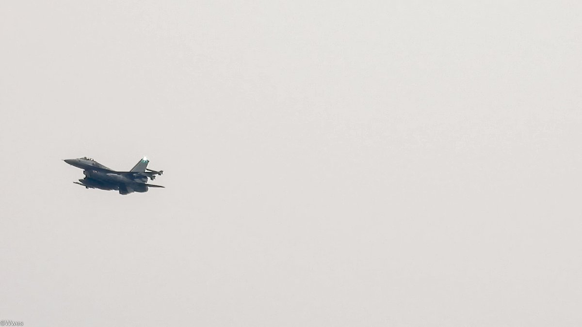 wesleyb1989's tweet photo. Jan22: the first spot after the bad weather it was to unexpected but still thanks for the #flyby @BeAirForce π gave me some andreline boost haha
#BAF501 #44F101 (FA-81)
#Belgium #F16 #BAF
(#NLspot #Planespotting #Nikon (#P950 #P1000) #Aviation #Avgeek #ADSB) https://t.co/Fy4y9aAlbO