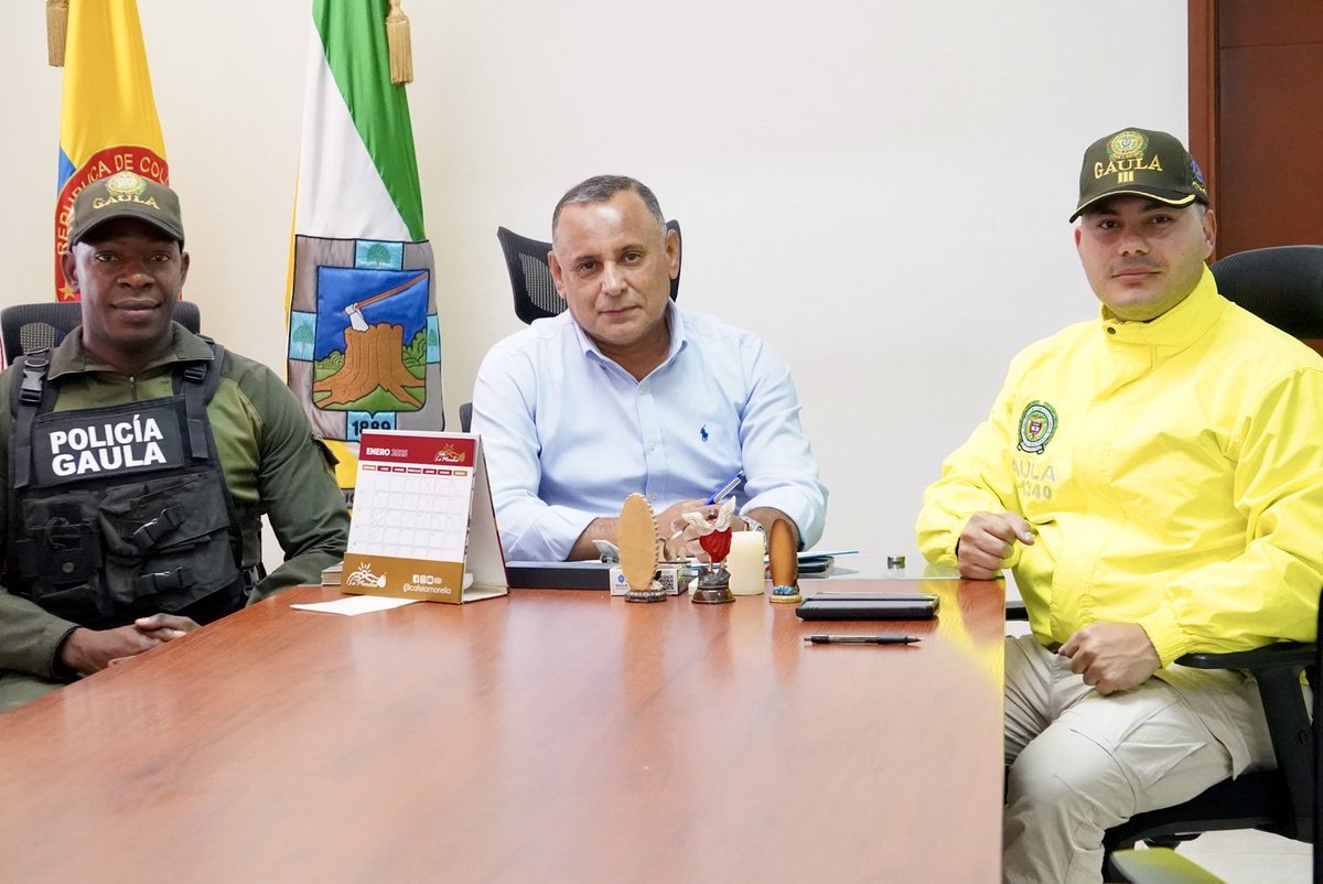 Junto al capitán Diego Restrepo, comandante del Gaula de la Policía en el Quindío, ratificamos nuestro compromiso de seguir trabajando en articulación para prevenir la extorsión y todos los delitos que afecten la tranquilidad de los armenios.

#JamesPadillaGarcía