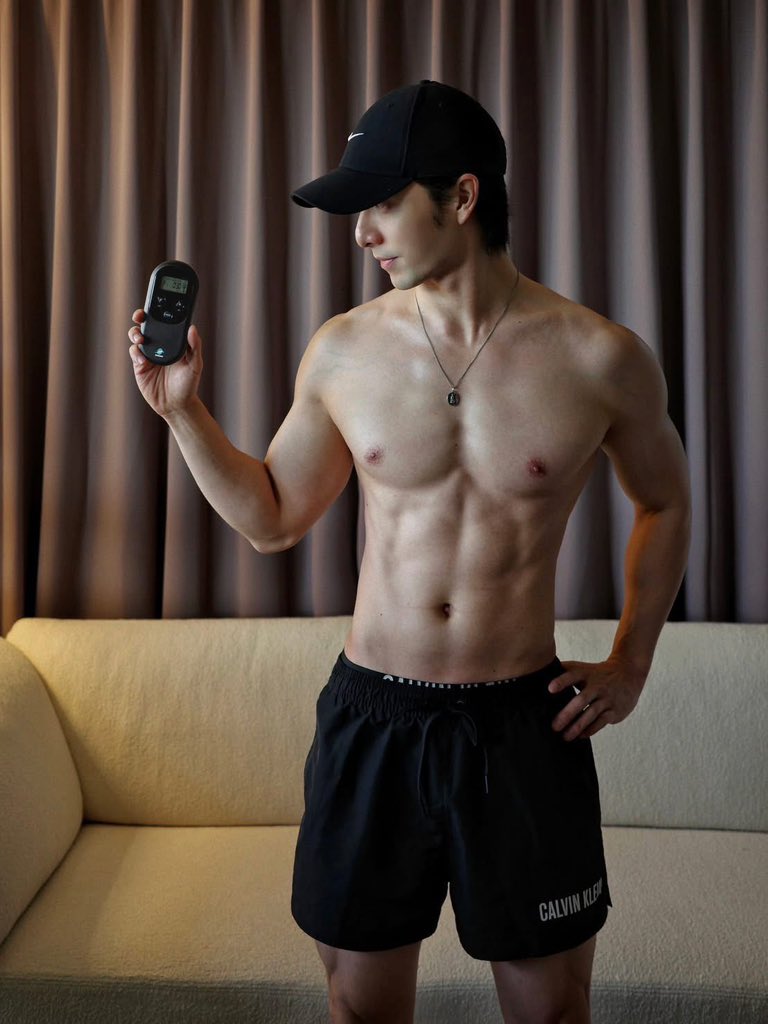 MR MR (@ansonleee) on Twitter photo 