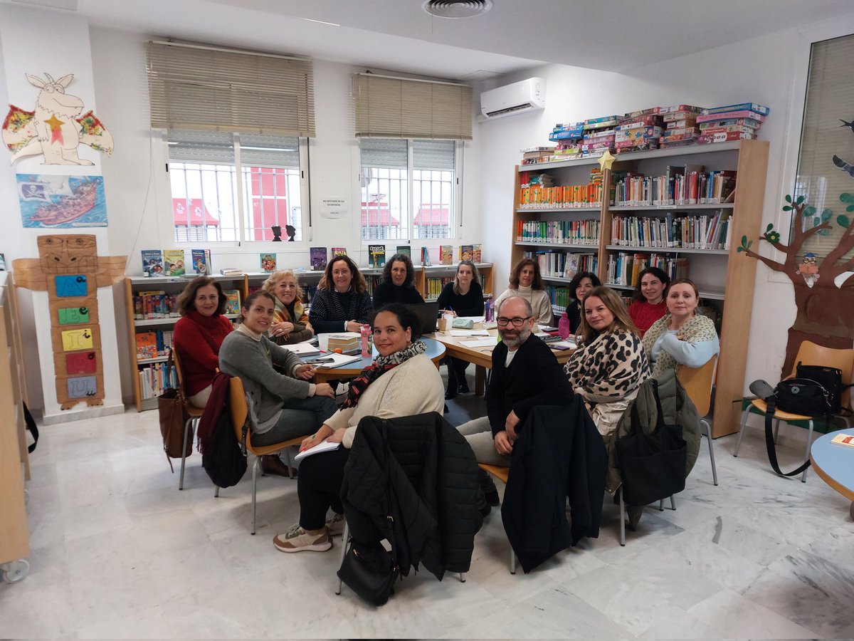 bibliotecasbima's tweet photo. En estos momentosBiMA,está reunida organizando los diferentes proyectos del 2025:las lecturas  para el encuentro de clubes de lectura adulto con Manuel Vilas y del encuentro de jóvenes con Blue Jeans en colaboración con los institutos y el
concurso de cuentos con los colegios https://t.co/ofUxAwdrQx