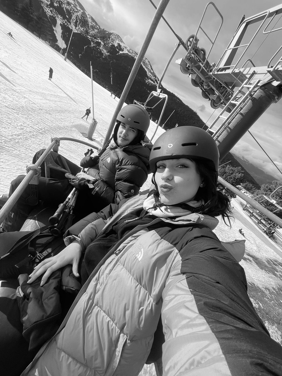 Gallart230's tweet photo. ⛷️💕 https://t.co/2sUSuURFlX