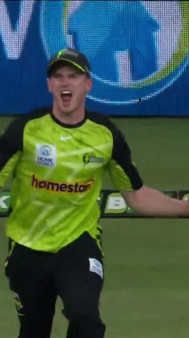 That's a ripper from George Garton to remove the Stars captain!  📹 Credits: Twitter/BBL