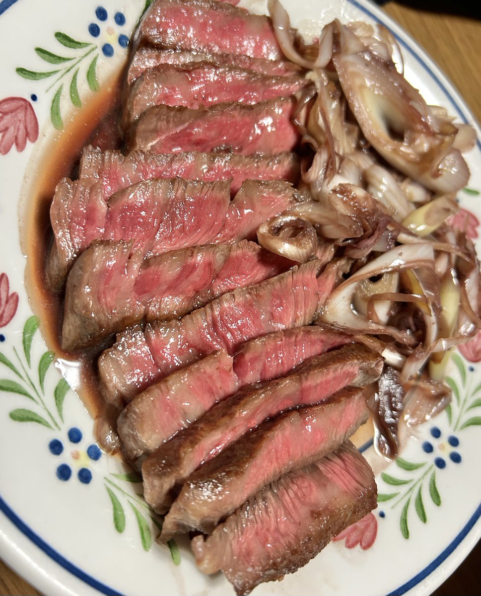 yokuro_yacchi's tweet photo. 肉を焼いたんだが、私は肉の神かもしれません。 https://t.co/quZJ23oaSu