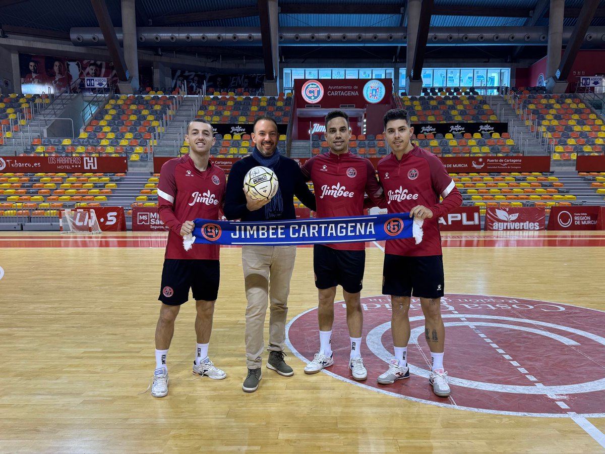innovaedum's tweet photo. ¡Solidaridad y deporte se unen! Jimbee Cartagena, campeón de la Supercopa de España de Fútbol Sala, dona un balón y una bufanda firmados por su equipo para el sorteo de la IV Cena de Gala Direcmur. Una oportunidad única para apoyar una noble causa. https://t.co/iGOKaDNNSH
