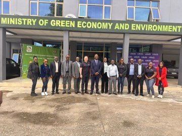 FinInsightZam's tweet image. Liquid  Donates 1,300 Trees | Liquid Intelligent Technologies Zambia

Photo Session: Handing over of the 1,300 pine trees by @LiquidInTechZM  being done earlier today, 21 January 2025, at the Ministry of Green Economy and Environment - Zambia.

#LiquidIntelligentTechnologies