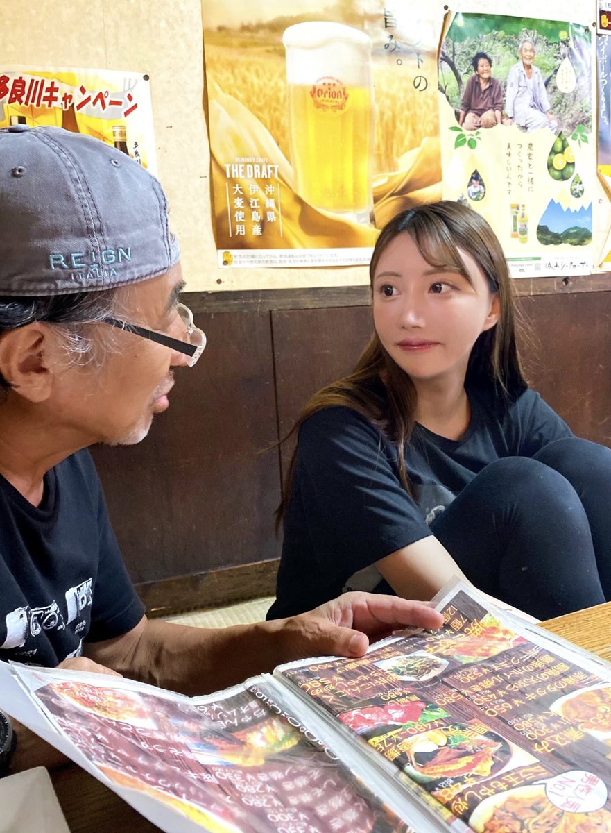 沖縄ロケ撮影オフショ。打上げ編

西田さん｢ここオムそばが美味しいんだよ｣

わたし｢まじ？！（西田さんメガネのレンズ分厚いな…。防弾対策かな…？）｣

※お酒を飲んでいる間に食べ損ねたので
来年こそは食べます。←来年も行く気か https://t.co/6Er2m85383