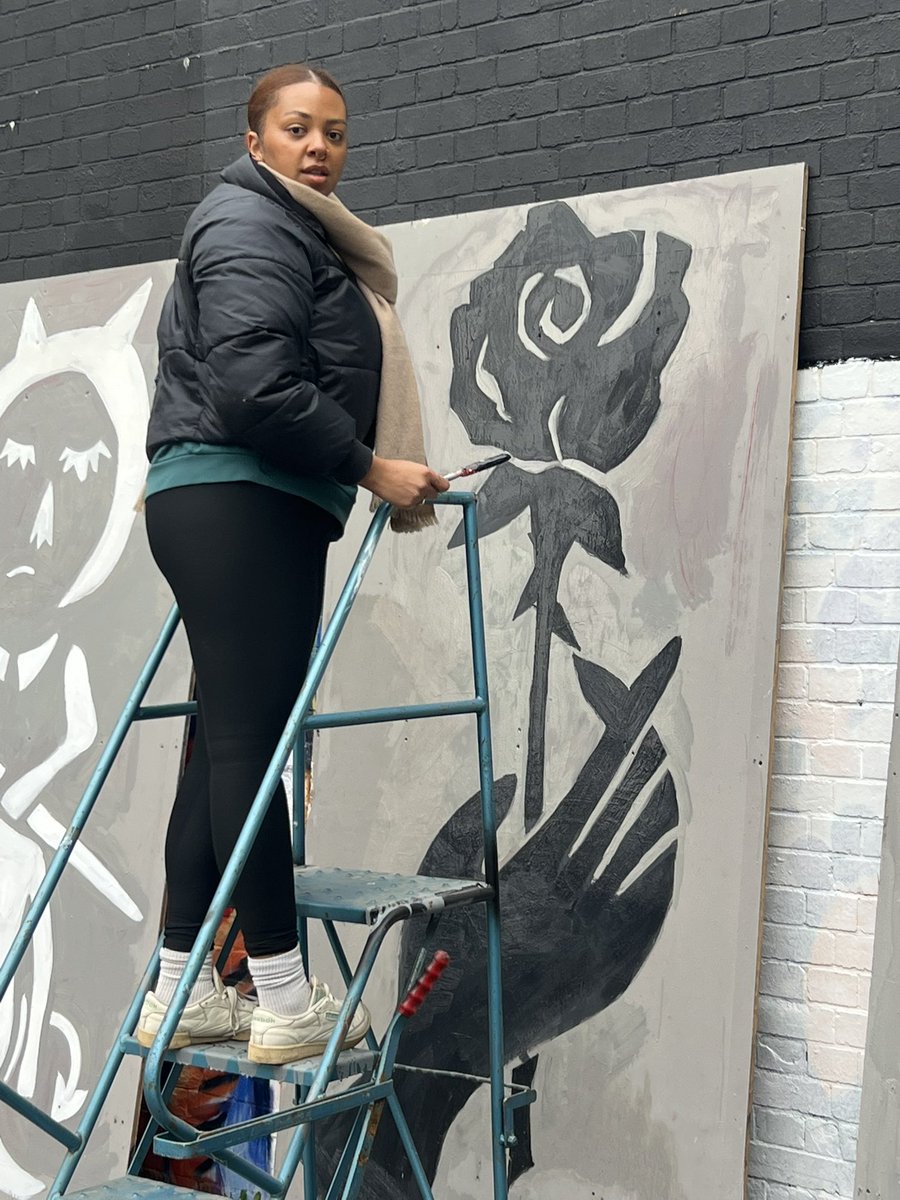lsomuralism's tweet photo. The 5th Cohort learning how to scale up and control paint w a large brush! 

Our artist mentor @lionel_stanhope generously sharing skills with the new up and coming muralists. 

This coming Saturday Spray ing techniques also at his place. https://t.co/sRj5nNHm0g