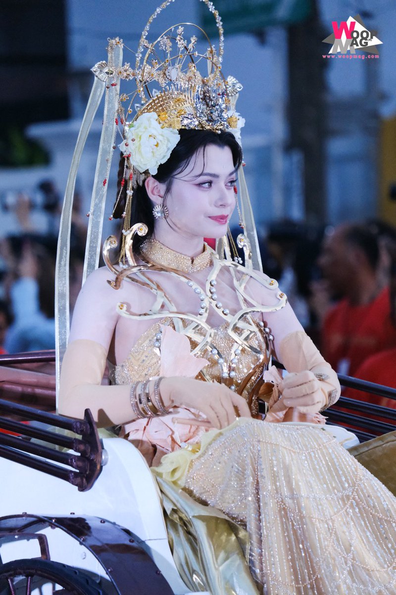 woopmag's tweet photo. "เบคกี้ รีเบคก้า" ร่วมงาน "KING POWER CHINESE NEW YEAR 2025 ช้อป ดวง ปัง SHOP THE LUCKIEST FORTUNES" 🧧🎊

CHINESE NEW YEAR WITH REBECCA #KingPowerCNY2025xBecky
#Beckysangels #BeckyArmstrong
#KingPowerChineseNewYear2025
#มูเที่ยวกินช้อป https://t.co/EFrsOAs8yW