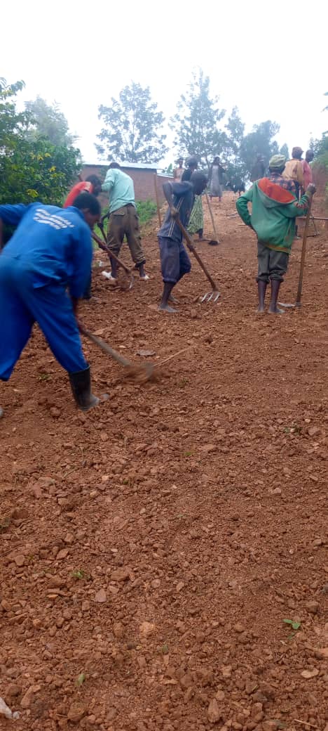 Mutenderi_Sect's tweet photo. Uyu munsi abaturage bo mu kagali ka #Muzingira bakomeje Imirimo yo gukora umuhanda ubahuza n'Akagali ka #Nyagasozi. Ni umuhanda Uri gukorwa binyuze mu muganda.
@NgomaDistrict
@NIYONAGIRANath2
@MapambanoN https://t.co/mxRL5zxsVp