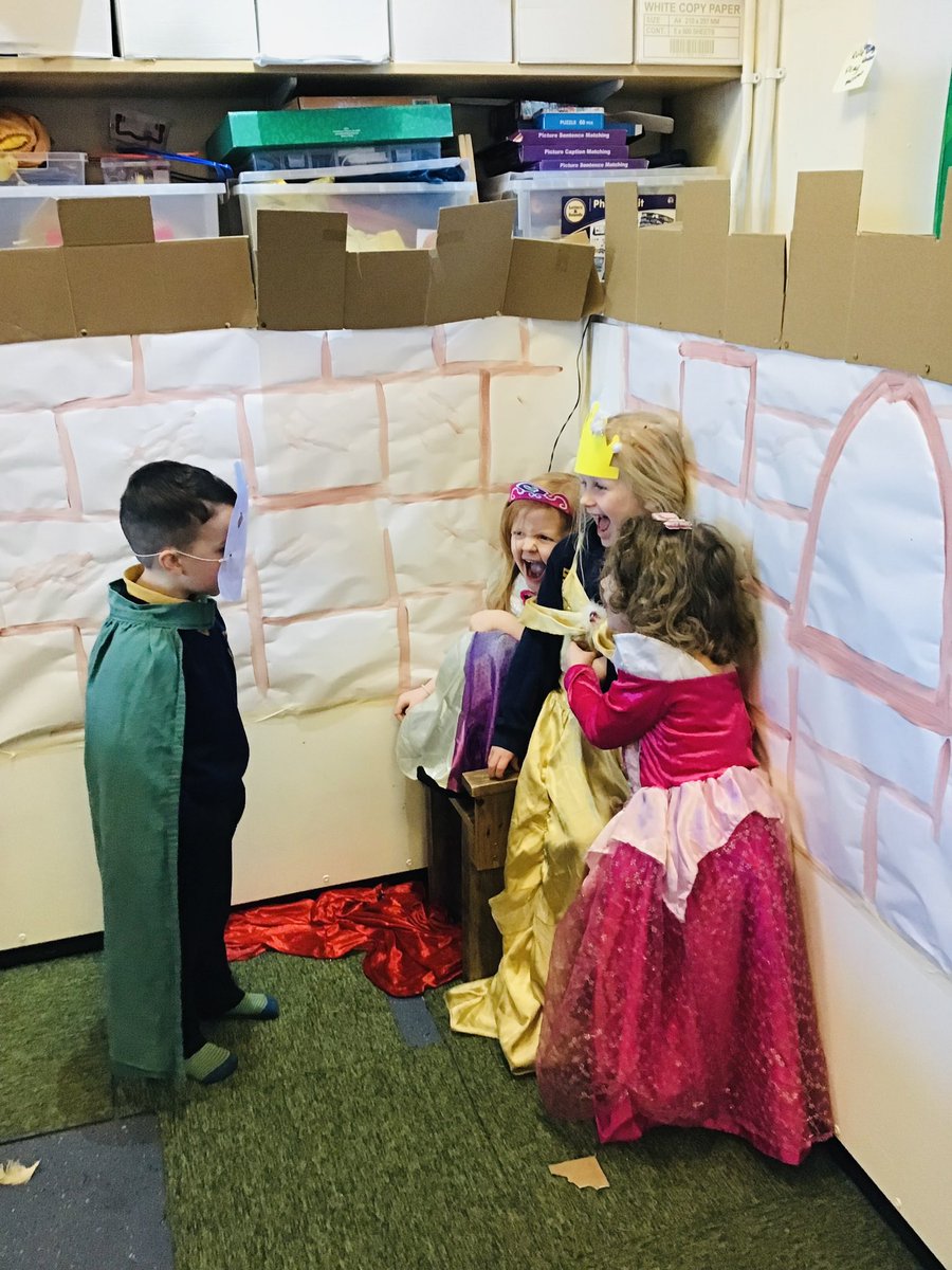 Waterprimary's tweet photo. Our Kings &amp; Queens in Acorn Class 👑 https://t.co/l7TaZyN7WO