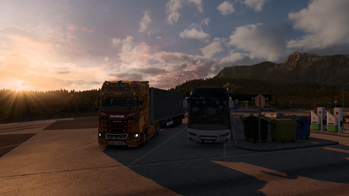 Shadow730_GER's tweet photo. @SCSsoftware Container! in the hills of Austria with a magical sunrise 🔆 https://t.co/tlS6dv5vKv