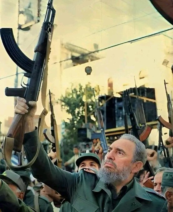 "Nosotros jamás seremos vencidos. Para los que defendemos una causa justa, ¡la derrota no existe!" #FidelPorSiempre #CubaVencerá #IslaRebelde