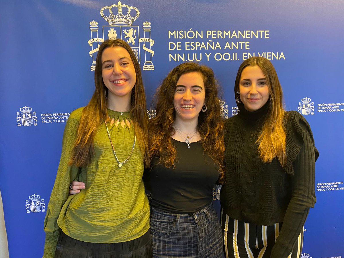 MisionVienaOI's tweet photo. Hoy despedimos a @iisahevia ,@blancamfresno, @pvazquezyusta nuestras estudiantes en prácticas. Muchas gracias por vuestro trabajo y entusiasmo. Esperamos que hayáis aprendido con nosotros. Os deseamos todo lo mejor en la nueva etapa que empezais https://t.co/hk02xFceTR