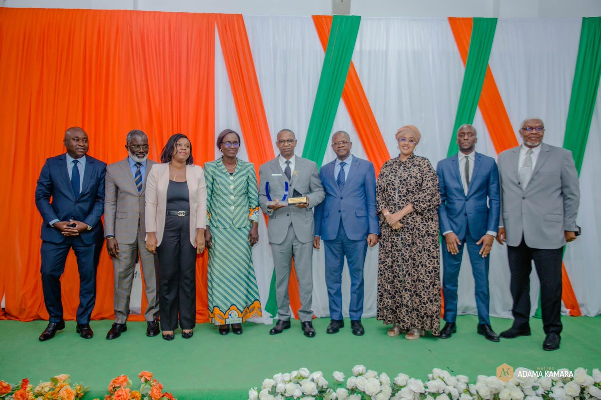 Ce lundi 20 Janvier, lors de la cérémonie des vœux, vos messages d’encouragement m’ont touché. 🙏 Ensemble, avec énergie ⚡ et détermination 💪, on construira un avenir meilleur. 🌟
2025 : défis et actions concrètes pour notre ministère. 🚀
Merci pour votre engagement ! 🙌 #MAK