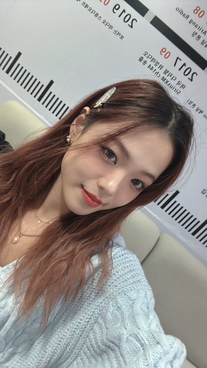 offclLapillus's tweet image. #SHOWITOFF

잠시 후 오후 9시, &amp;lt;Radio'n Us&amp;gt; 에 라필루스 유에가 출연합니다.

#Lapillus #라필루스 #Yue #유에