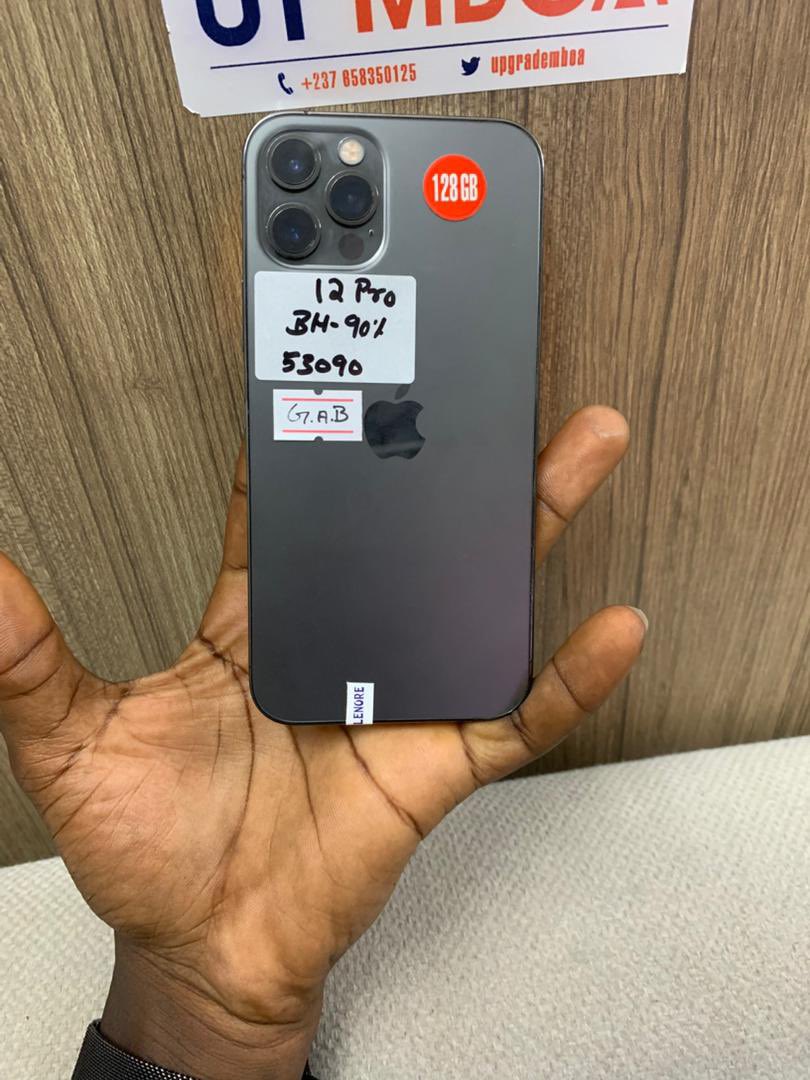 UpgradeMboa's tweet photo. 🔊PRODUIT DISPONIBLE 🔊

PRODUIT-1( IPHONE 12Pro-128Gb)

🔋: 90% 

💵 : 210.000Fcfa  

PRODUIT-2( IPHONE 12Pmax-256Gb)

🔋: 86%

💵 : 300.000Fcfa  

📍Boutique nº E-1-4 (boutique située au 
CENTRE COMMERCIAL SALIGNY sis à Bonamoussadi

https://t.co/Pz9cXV2NBL https://t.co/S6VW7HUftA