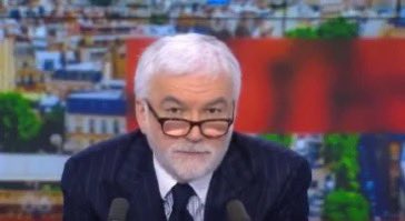 Robert (@la_pollice) on Twitter photo Y’a <a href="/ruquierofficiel/">Laurent Ruquier</a> (ci-dessous) qui vient de me téléphoner pour parler de mes photos , il paraît que je me trompe souvent 🥹
Bref , retrouvez Robert cette après-midi dans les <a href="/GrossesTetesRTL/">Les Grosses Têtes</a> Y’a <a href="/ruquierofficiel/">Laurent Ruquier</a> (ci-dessous) qui vient de me téléphoner pour parler de mes photos , il paraît que je me trompe souvent 🥹
Bref , retrouvez Robert cette après-midi dans les <a href="/GrossesTetesRTL/">Les Grosses Têtes</a>