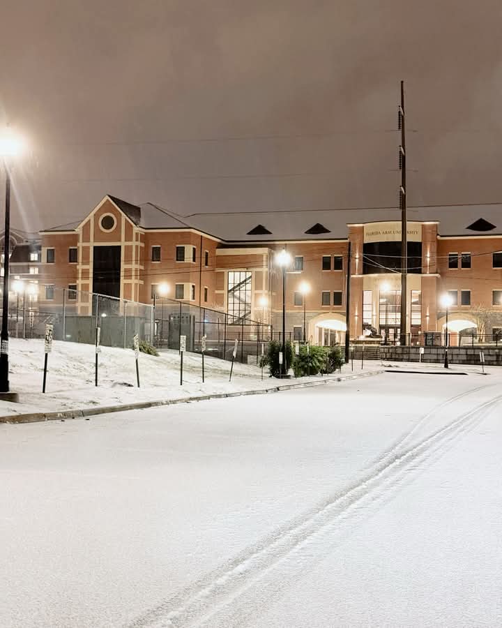 The Beautiful FAMU Campus 😍⛄ ☃️ 🌨️❄️❄️ 🐍 🐍 🐍 

Via  📷 <a href="/rattlersunited/">rattlersunited</a>