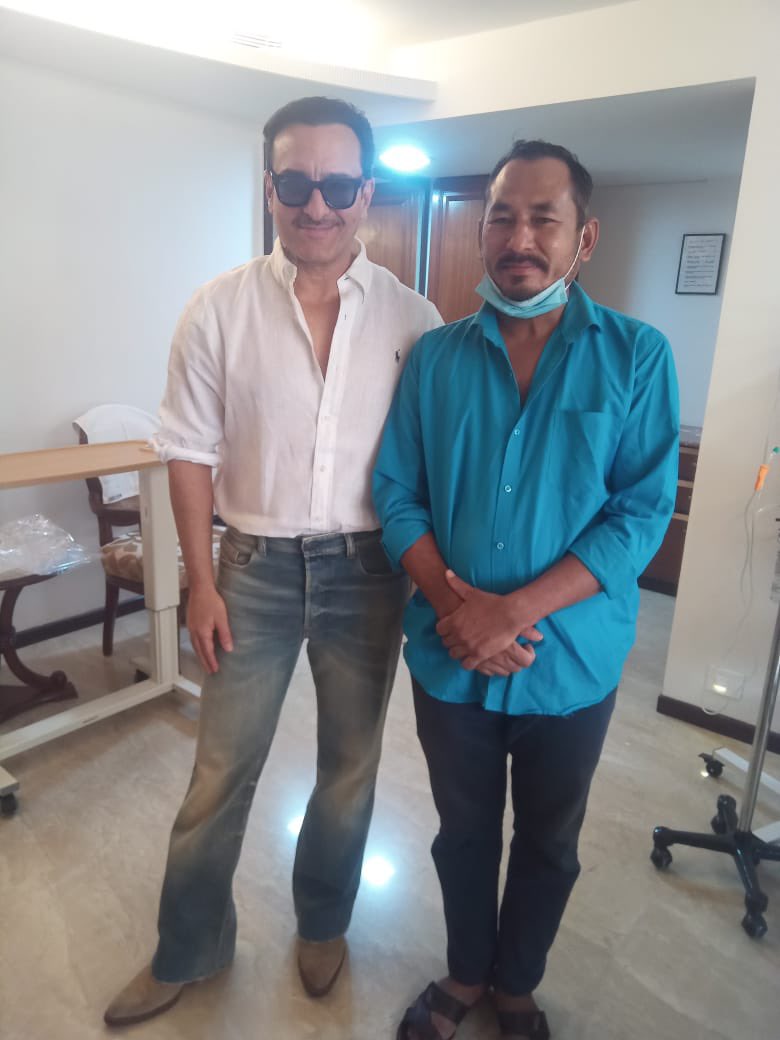 #SaifAliKhan with the auto driver. 

#AutoDriver
