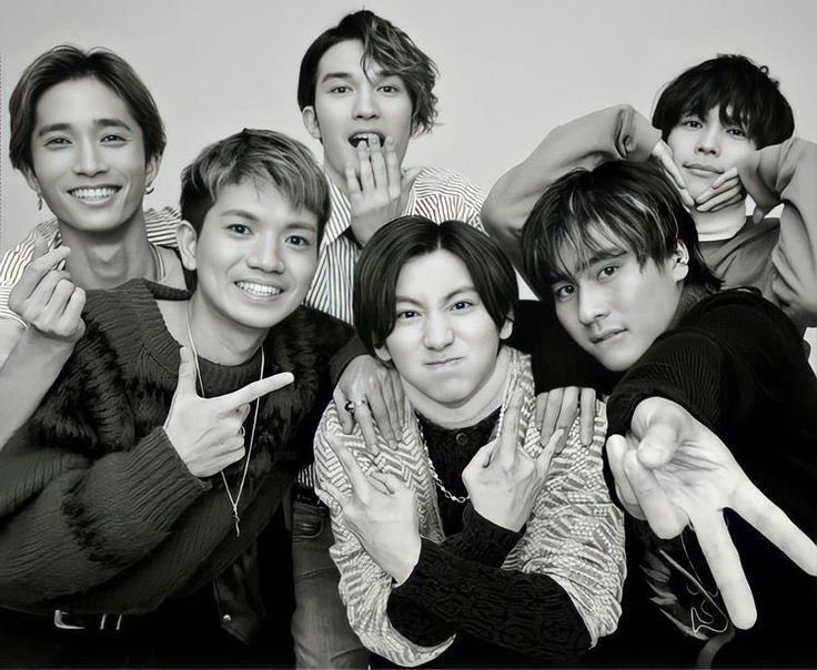 maashacoo's tweet photo. SixTONESデビュー5周年おめでとう💕
ほんとにもう5年も経ったなんて信じられない…！間違いなくすとんずが私の最後の最推しです。Jr.の頃一緒に過ごさせてもらった日々。デビュー発表された日。デビュー日。幸せで楽しい日々をありがとうって今でも等身大の感謝！6人全員いつまでも幸せであれ〜！！！ https://t.co/e85YO49sxY
