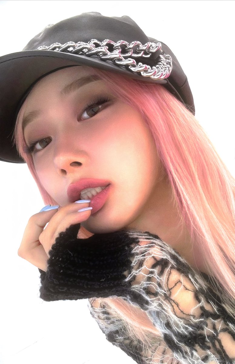 aqyxs_fir52's tweet photo. aespa's main rapper giselle sings live a thread: https://t.co/JSJOFVXiyP
