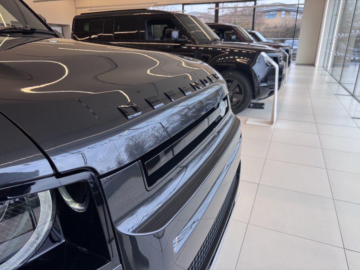 BurtieBrom's tweet image. Wow part ex values for the defender are strong at the moment.
Mines in for its first service, the cost to change is way less than I thought. 
Must resist, but the urge for a D350 with locking rear diff &amp;amp; air sus is strong!
@AutoPap #defender @HatfieldsLRover #FirstWorldProblems