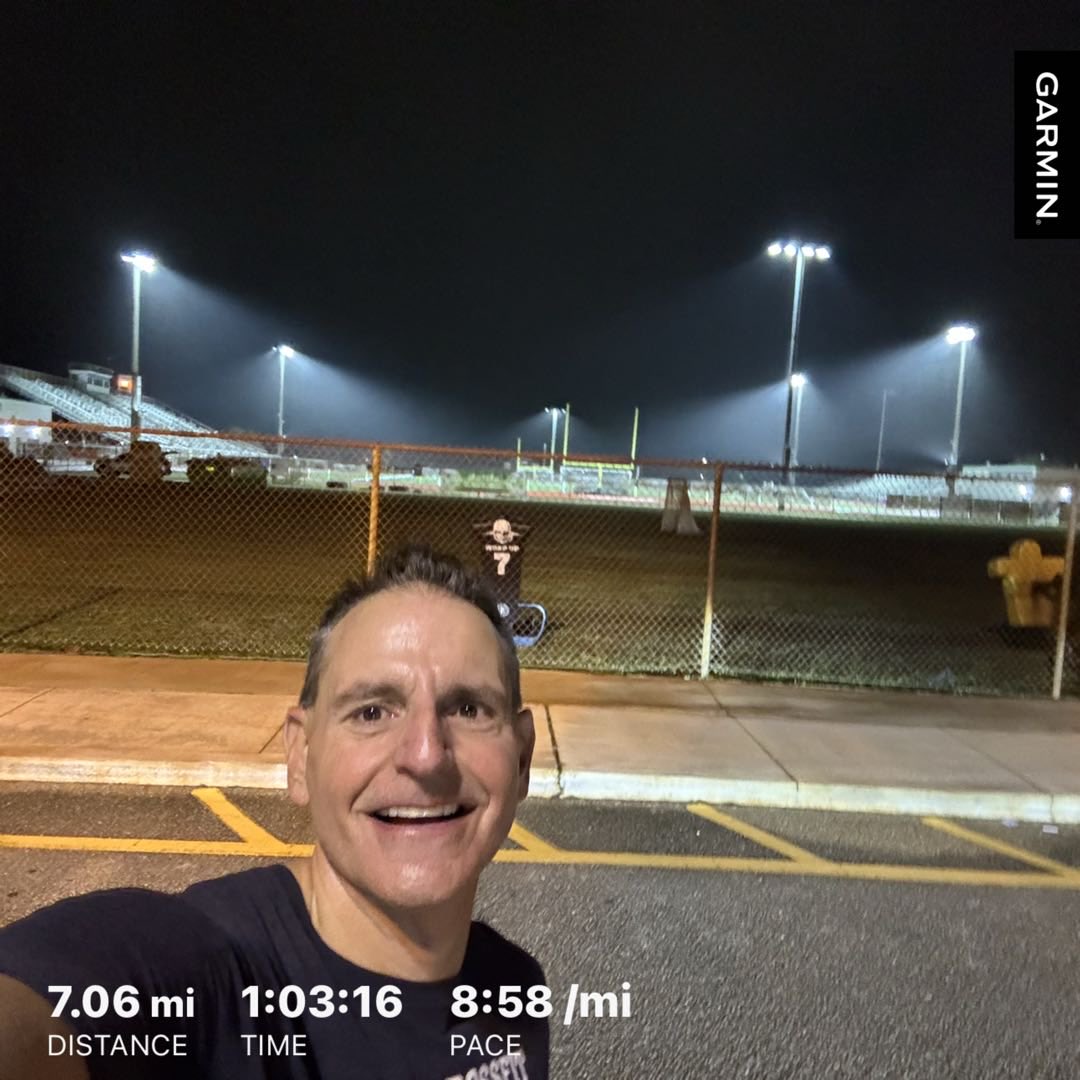 JayGabbe's tweet photo. Wednesday am track with my peeps that forgot their phone. A bunch of 800’s at 5/10K pace. Alway the best workout of the week. #running #runchat #runningmakesmesane #onedayatatime. https://t.co/9ZdwqokVZD