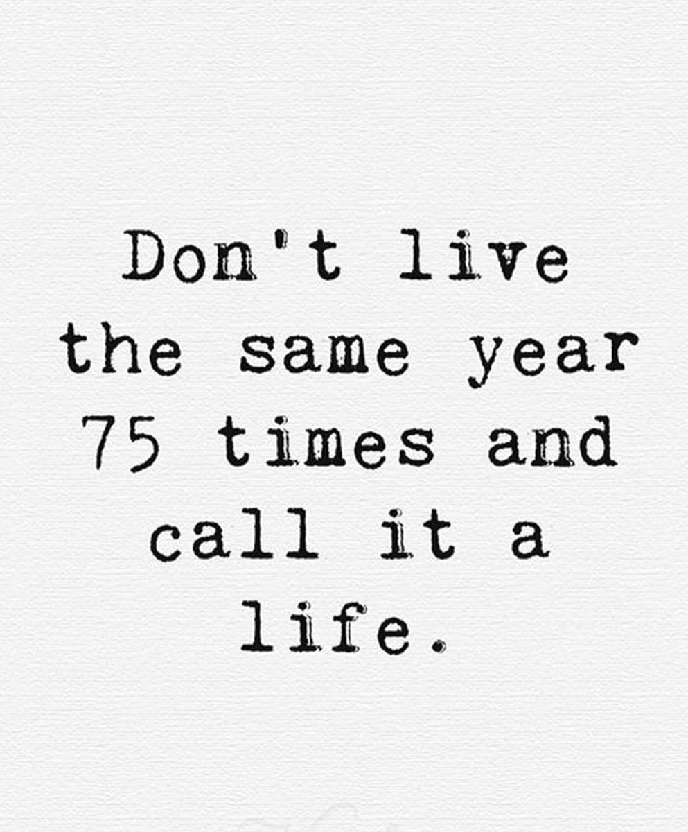 Mini Archillect tweet media