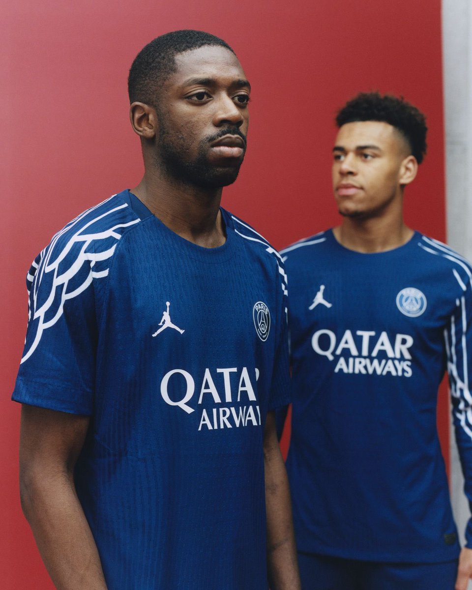ActuFoot_'s tweet photo. 🚨 Le PSG va inaugurer son maillot FOURTH ce soir face à Manchester City. 👕❤️💙

🗞️ @lasource75006 
📸 @PSG_inside https://t.co/Q70zuQBJB4