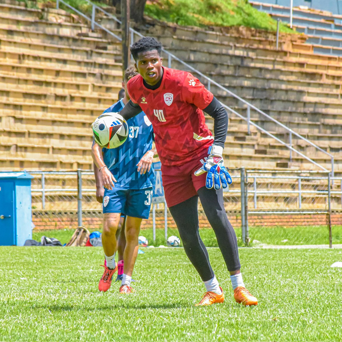 SekhukhuneFc's tweet image. “Midweek grind! 🏋️‍♂️⚽ Putting in the work this Wednesday to stay sharp and ready for our next match against @CapeTownCityFC in the Nedbank Cup. 💪🔥 #Teamwork #SoccerTraining #GameDayPrep”