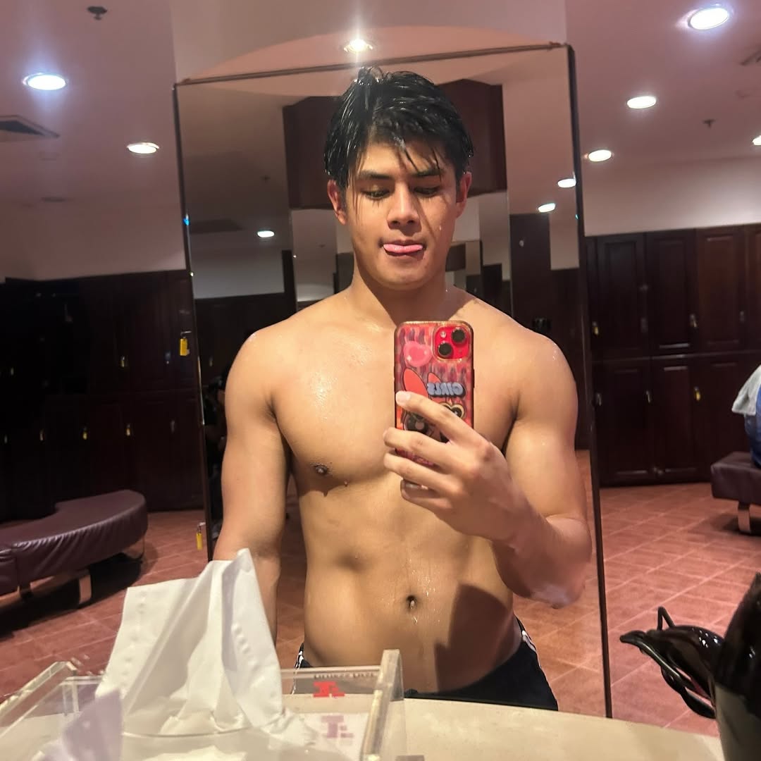 DAMN! How does he always manage to look cute but also insanely sexy and hot as fuck at the same time.