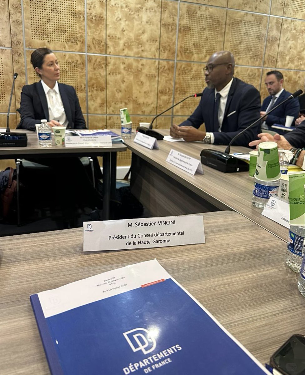 En bureau d’<a href="/ADepartementsF/">Départements de France</a>, échanges avec Ben Issa Ousseni, Président du Département de #Mayotte. 

« Les collectivités mahoraises sont encore en attente des moyens annoncés par l’État. »

Je soumettrai la semaine prochaine l’adoption d’une aide de 50 000€ de la <a href="/HauteGaronne/">Haute-Garonne</a>.