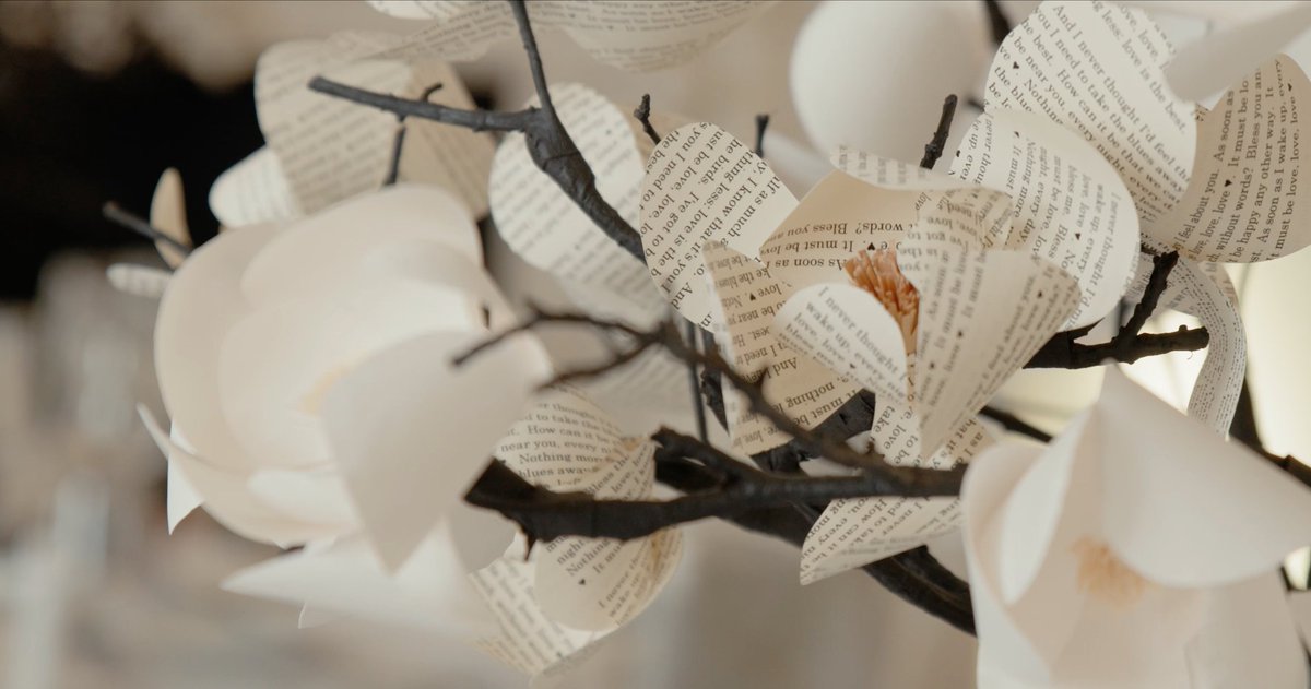 Looking for a way to add your love for reading to your wedding day? We are obsessed with these flowers, which each tell a story 📚✨️

📸 @wfullerphotography ⁠

. . .