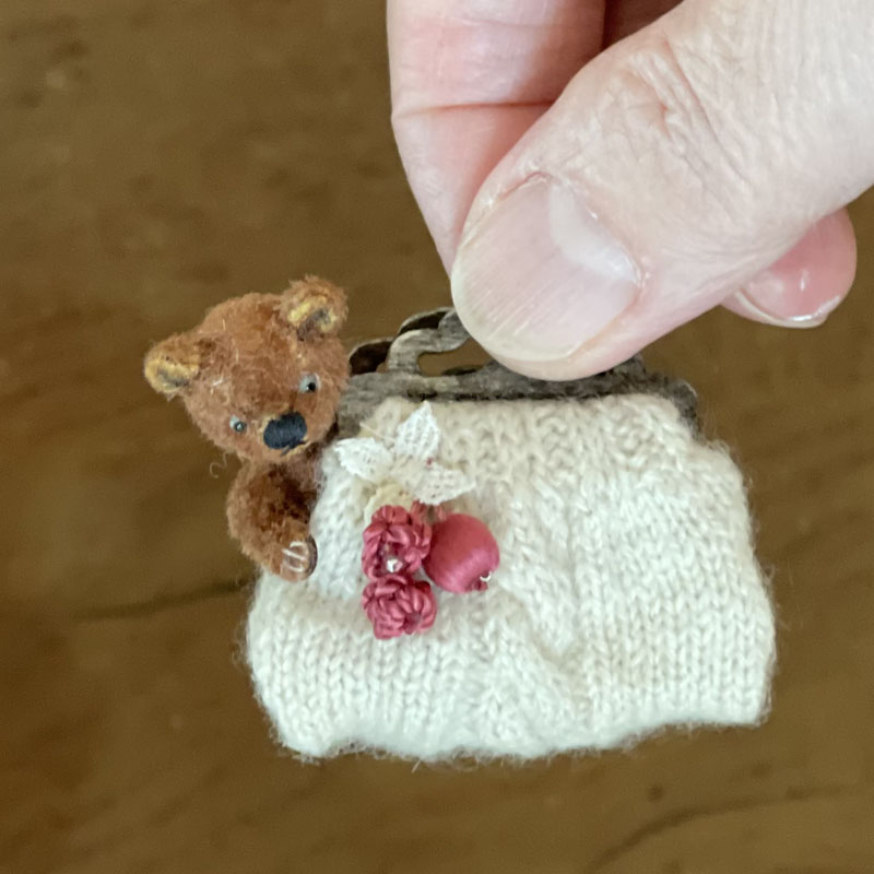 hashtags_event's tweet photo. Saeri Bear 小町さえりさんから作品の画像が届きました♪
     抽選作品なので当選した方しかお迎えは出来ないのですが23日（木）は会場に来て頂ければ本物を見る事が出来ますよ～
     -----------------
     #ハッシュタテディベア2025.
     ▶2025年1月23日（木）～29日（水） https://t.co/YYQkNeCOd9