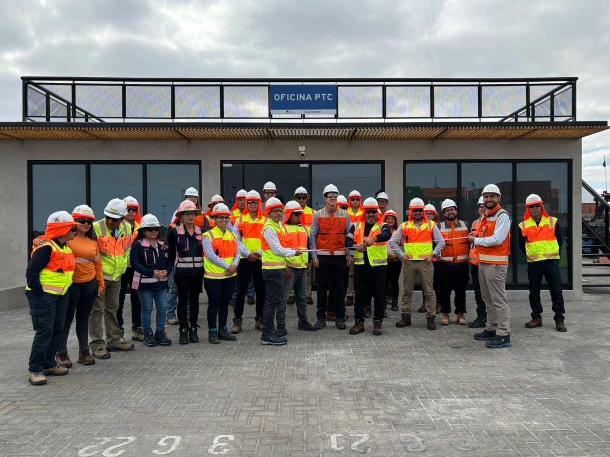 Ultraport_Chile's tweet image. ¡Inauguramos la nueva oficina del Patio de Cobre en Puerto Angamos y #UltraportAngamos! 
Este proyecto, desarrollado en colaboración con C y D Ingeniería, optimiza los espacios de trabajo, mejorando la comodidad, seguridad y eficiencia de nuestras y nuestros colaboradores.
