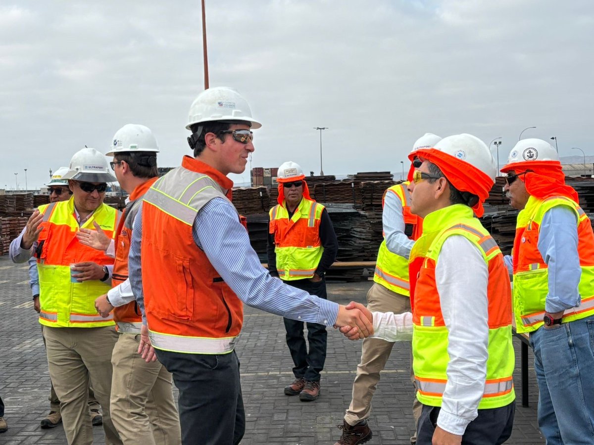 Ultraport_Chile's tweet image. ¡Inauguramos la nueva oficina del Patio de Cobre en Puerto Angamos y #UltraportAngamos! 
Este proyecto, desarrollado en colaboración con C y D Ingeniería, optimiza los espacios de trabajo, mejorando la comodidad, seguridad y eficiencia de nuestras y nuestros colaboradores.