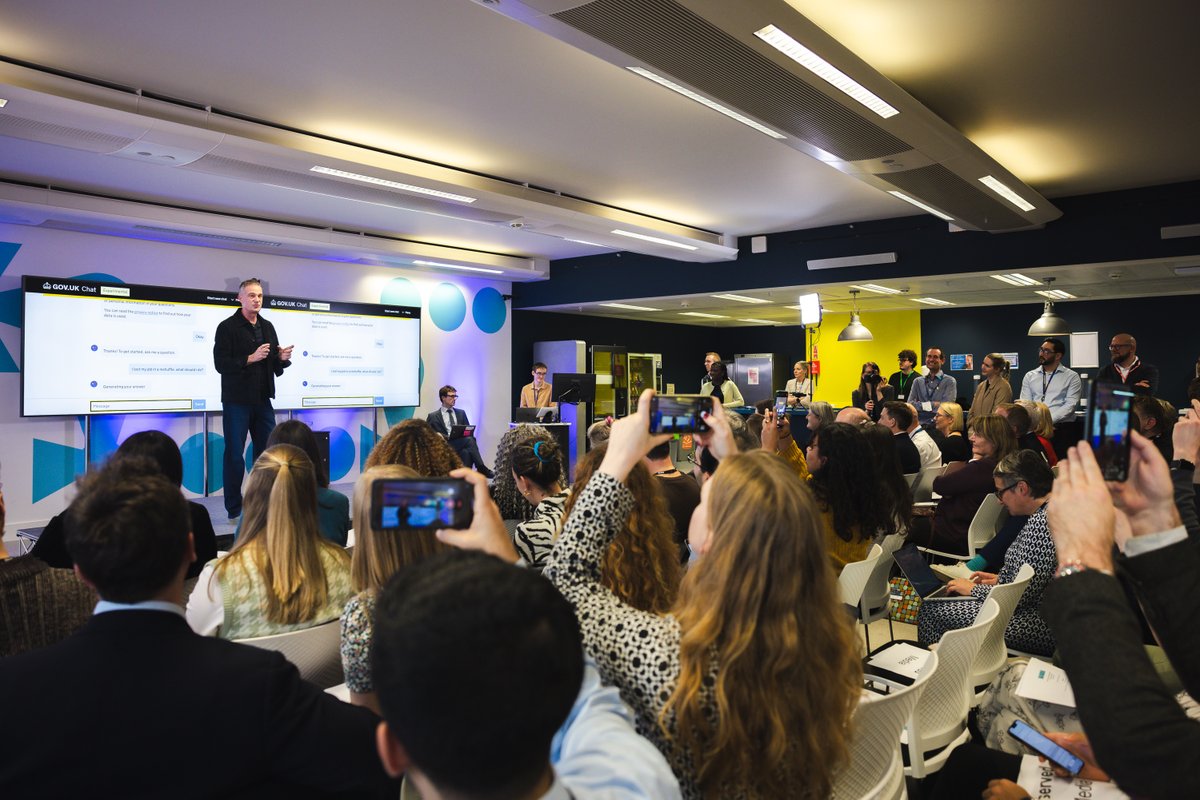 SciTechgovuk's tweet photo. Later this year there will be new & improved ways for people to access services & documents like digital driver’s licences, and complete essential tasks through their phone.

@peterkyle shared a first-look of the new GOV​​.​UK tools, demoing how they will make our lives easier.