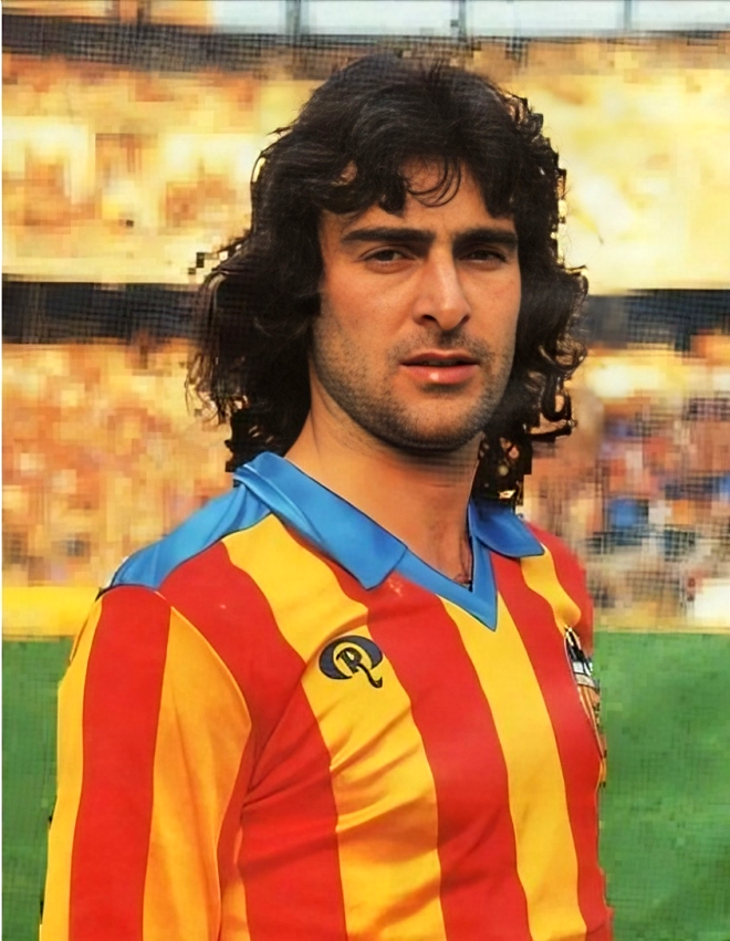 NDGDKempes's tweet photo. #ValenciaCF Mario Kempes #Senyera #Ressy
#NoDigaGolDigaKempes https://t.co/C5sFINcXSw