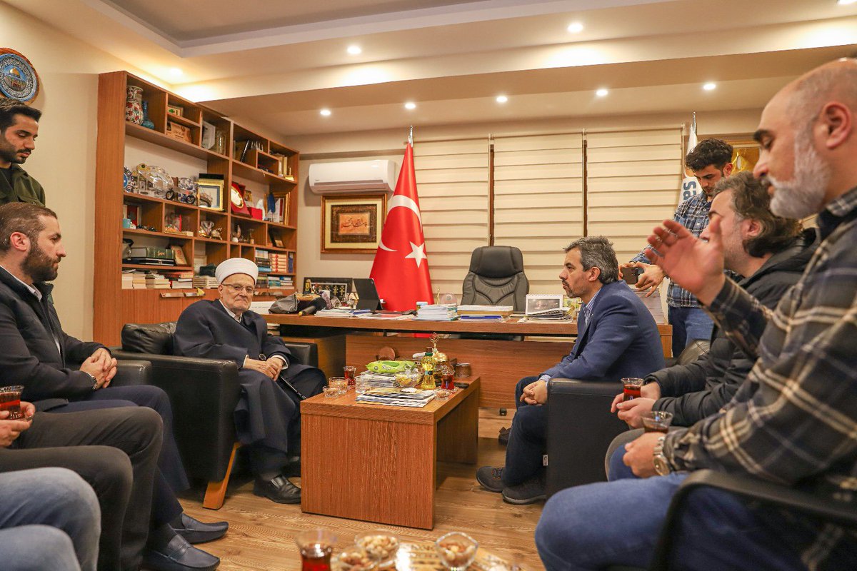 kemal_ozdal's tweet photo. #Filistin davasının sembol isimlerinden,
hayatını #Kudüs ve Mescid-i Aksa’nın korunması için feda etmiş,
İlerlemiş yaşına [ 86 ] rağmen azimle mücadelesini sürdüren,
Mescid-i Aksa İmam Hatibi Şeyh İkrime Sabri Hocamız @sadakatasi Derneğimizi ziyaret ederek bizleri onurlandırdı.

Kıymetli hocamıza bu nazik ziyareti için teşekkür ediyor Rabbimden kendilerine hayırlı uzun ömürler vermesini niyaz ediyorum .