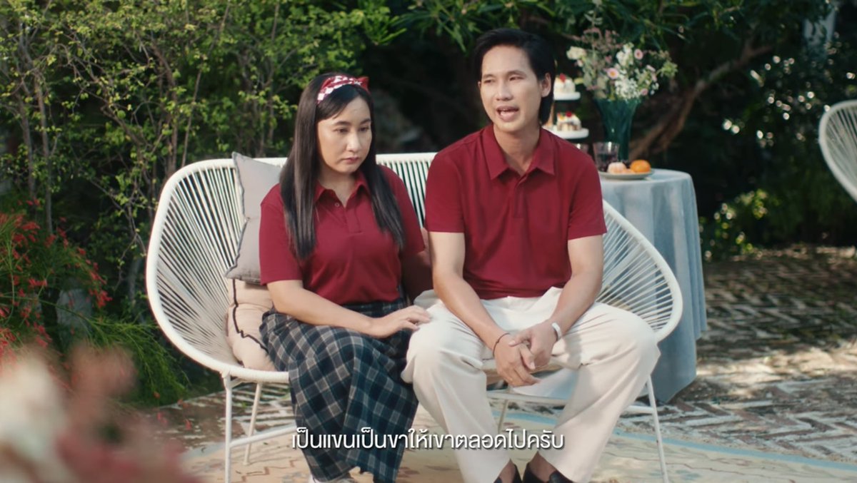 สารคดีนี้ดีมากก ทำให้รู้ว่า ‘คำมั่นสัญญา’ มันมีอยู่บนโลกนี้จริงๆ ความรักของคุณภัทรกับคุณโอ น่ายกย่องมากอะ ชอบการที่คนนึงเคยสัญญาไว้ แล้วทำได้จริงอะ แม้ว่าจะเกิดอะไรขึ้น ชีวิตต้องพิการ สูญเสีย แต่ไม่คิดที่จะทิ้งกันไป จะคอยอยู่ร่วมทุกข์ร่วมสุขด้วยกันตลอดไป ดูแล้วน้ำตาซึมเลยกูอะ 🥺 https://t.co/hZ020OFbfZ