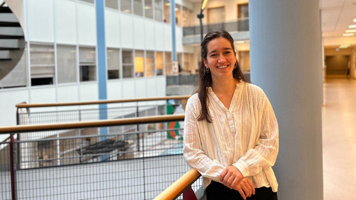 Studeren én promoveren in UMCG én Isala? Joni Nijveldt doet het! Ze combineert haar master geneeskunde met een promotieonderzoek in het UMCG én het Isala ziekenhuis. 

Benieuwd naar haar verhaal? Lees het volledige artikel: 
nieuws.umcg.nl/w/studeren-en-…