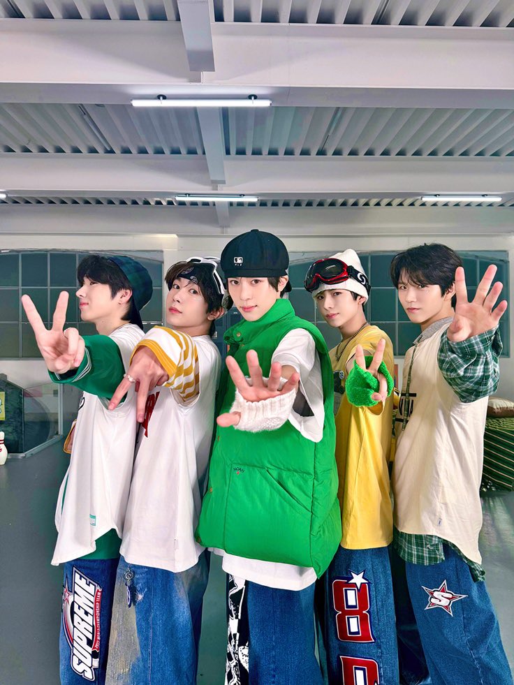 Takeyabu___'s tweet photo. ㅈㅉ 너무 귀여워서 눈물나고요ㅠ다음에는 대영이도ㅠ머리에 모자나 고글 줬으면 조켄네ㅜㅜㅠㅠㅠ https://t.co/LvScWH2Bkk