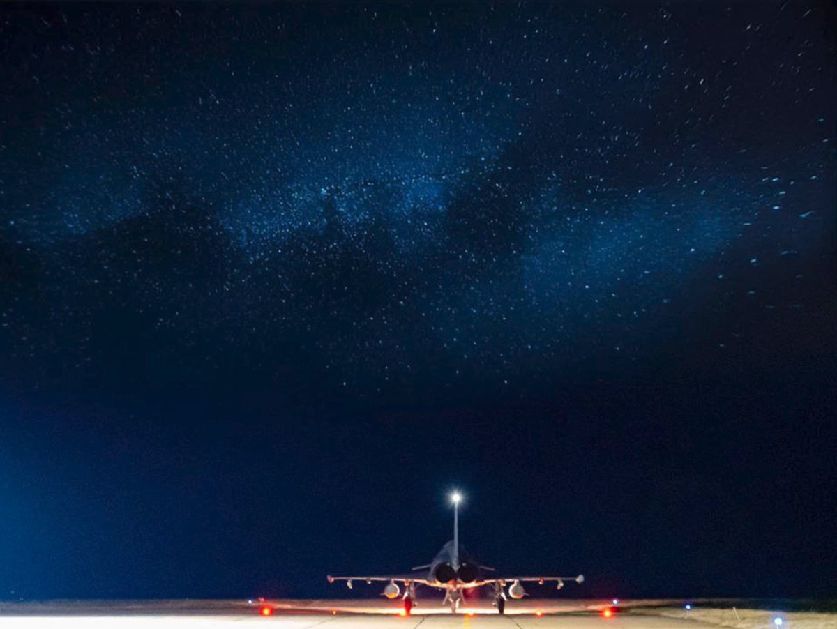 EMADmde's tweet image. Los militares 🇪🇸 del Destacamento Aéreo Táctico ‘Paznic’ #DATPaznic, desplegados en Rumanía 🇷🇴, continúan con su misión de vigilancia del espacio aéreo del flanco oriental de la Alianza. #MOPS @NATO @EjercitoAire