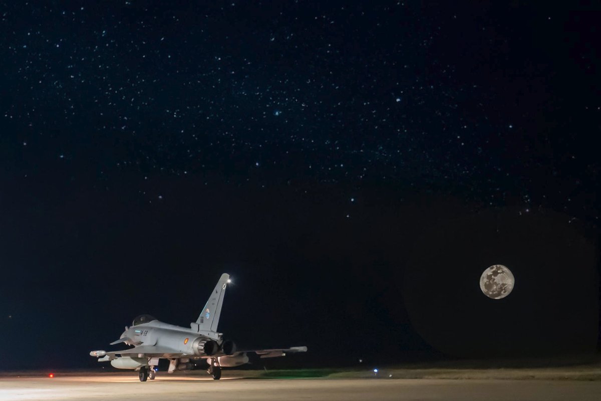 EMADmde's tweet image. Los militares 🇪🇸 del Destacamento Aéreo Táctico ‘Paznic’ #DATPaznic, desplegados en Rumanía 🇷🇴, continúan con su misión de vigilancia del espacio aéreo del flanco oriental de la Alianza. #MOPS @NATO @EjercitoAire